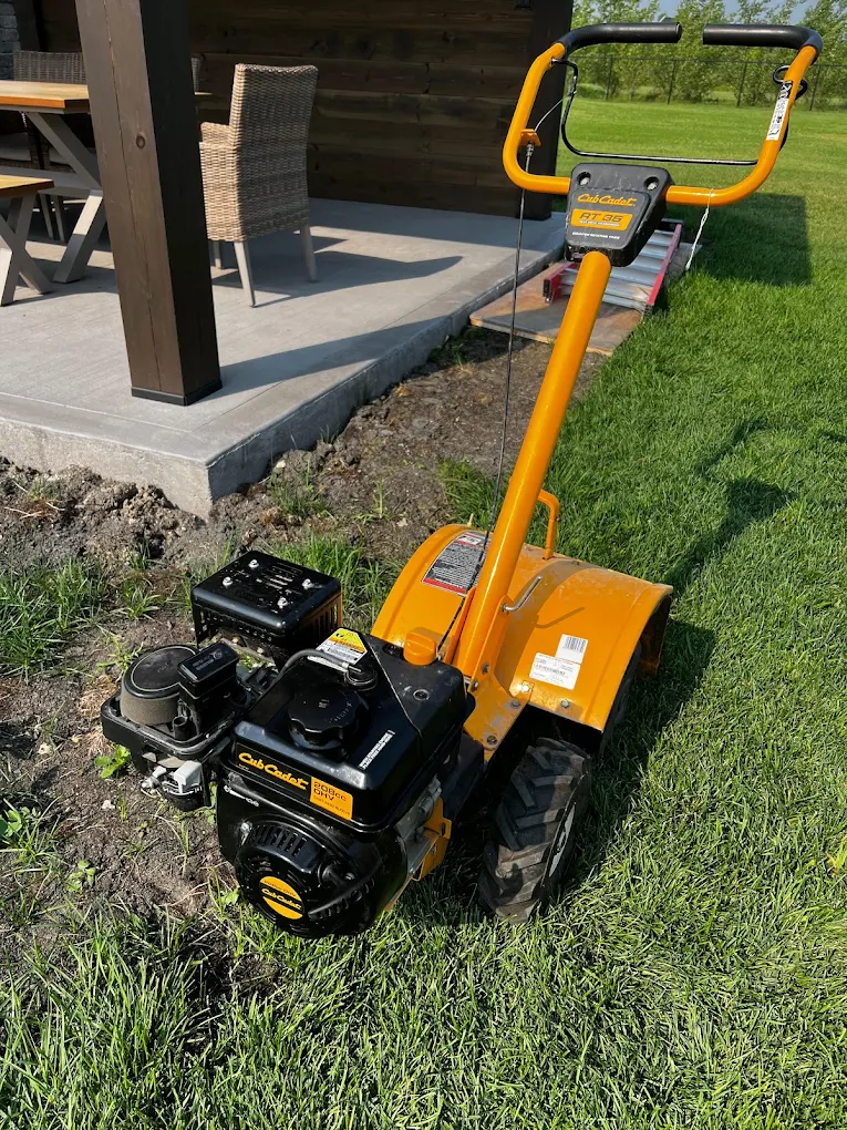 Chainsaw bar and chain servicing