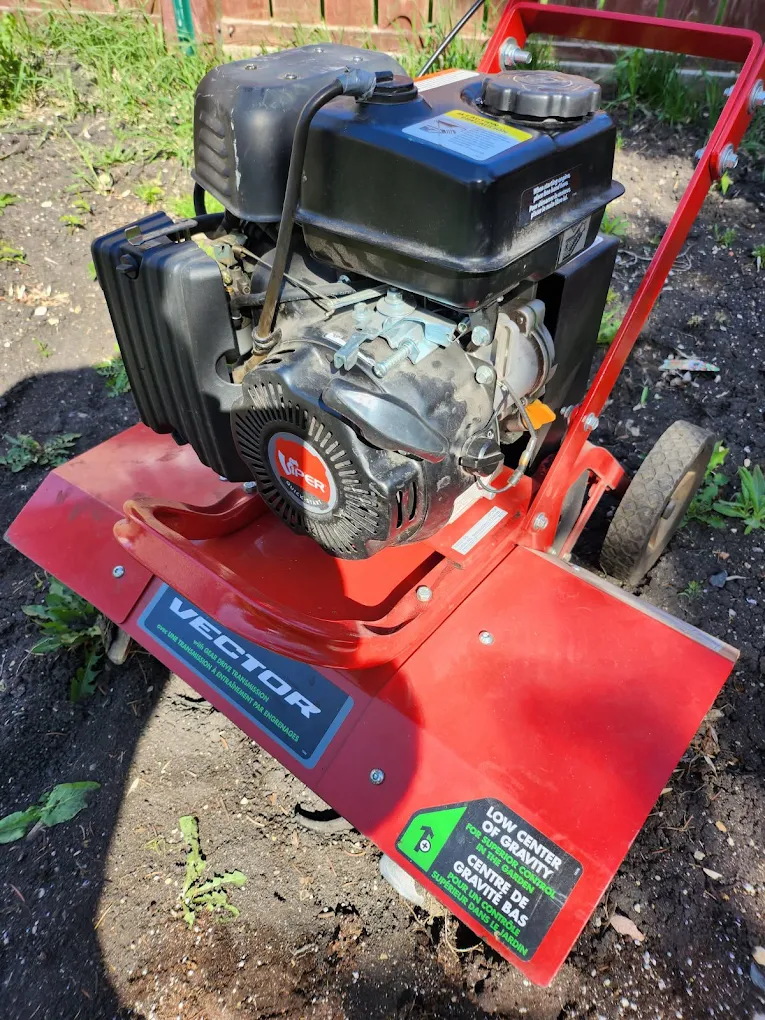 Commercial landscaping zero-turn mower service
